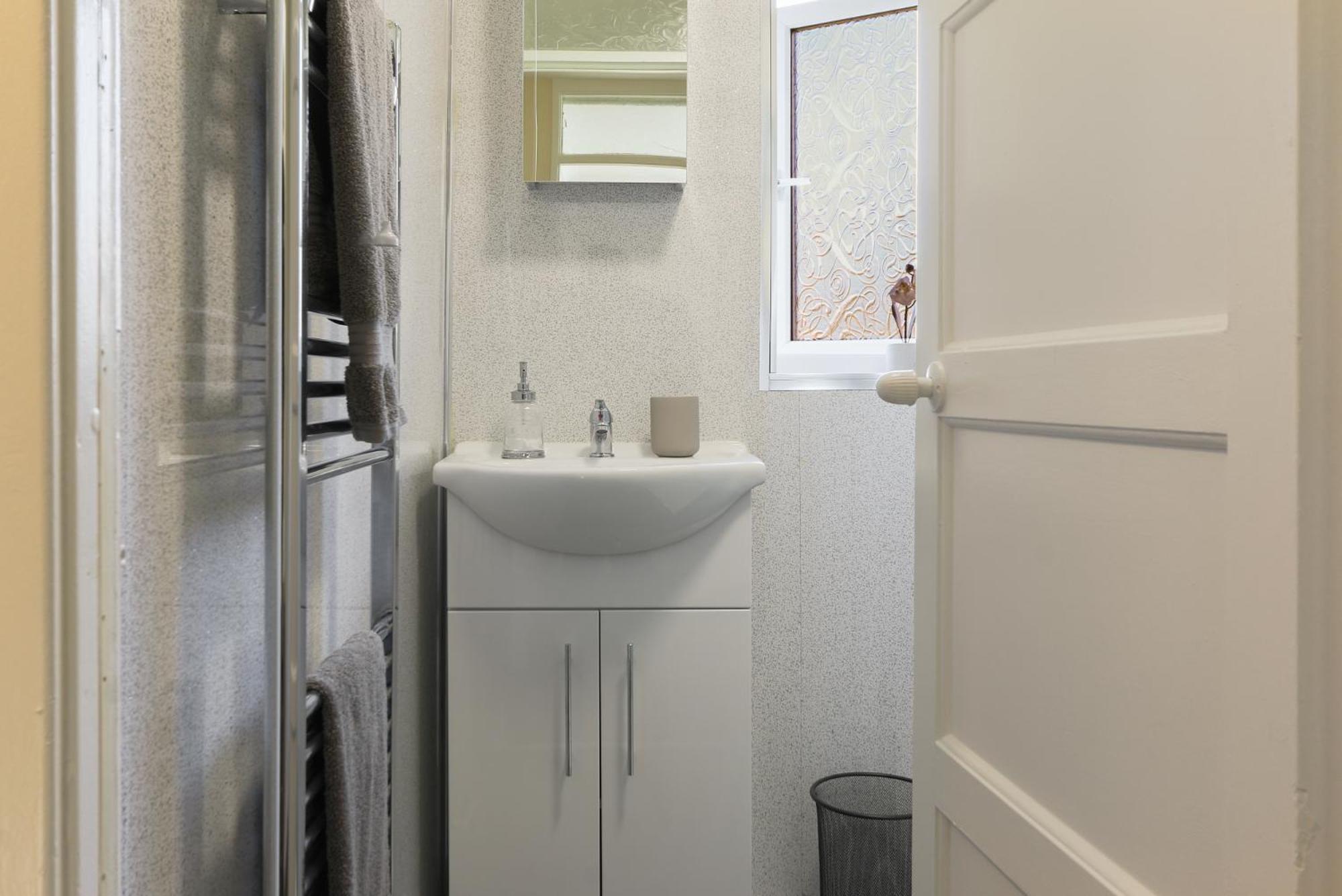 Leconfield Close - Comfy House And Free Parking Кингстън ъпон Хъл Екстериор снимка