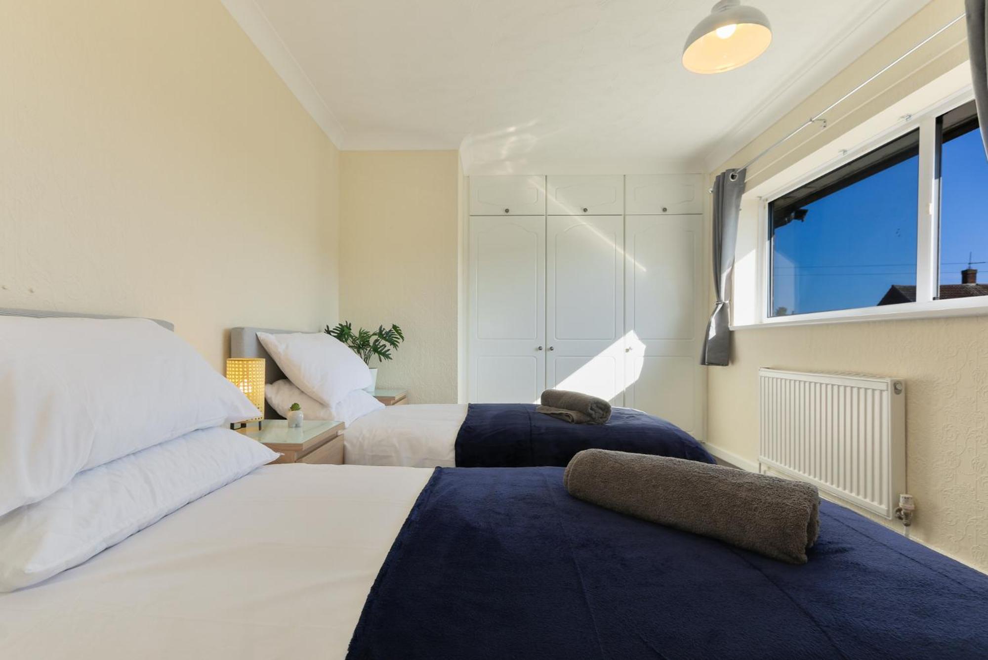 Leconfield Close - Comfy House And Free Parking Кингстън ъпон Хъл Екстериор снимка