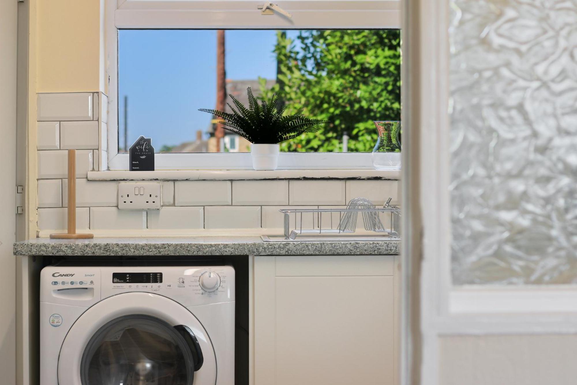 Leconfield Close - Comfy House And Free Parking Кингстън ъпон Хъл Екстериор снимка