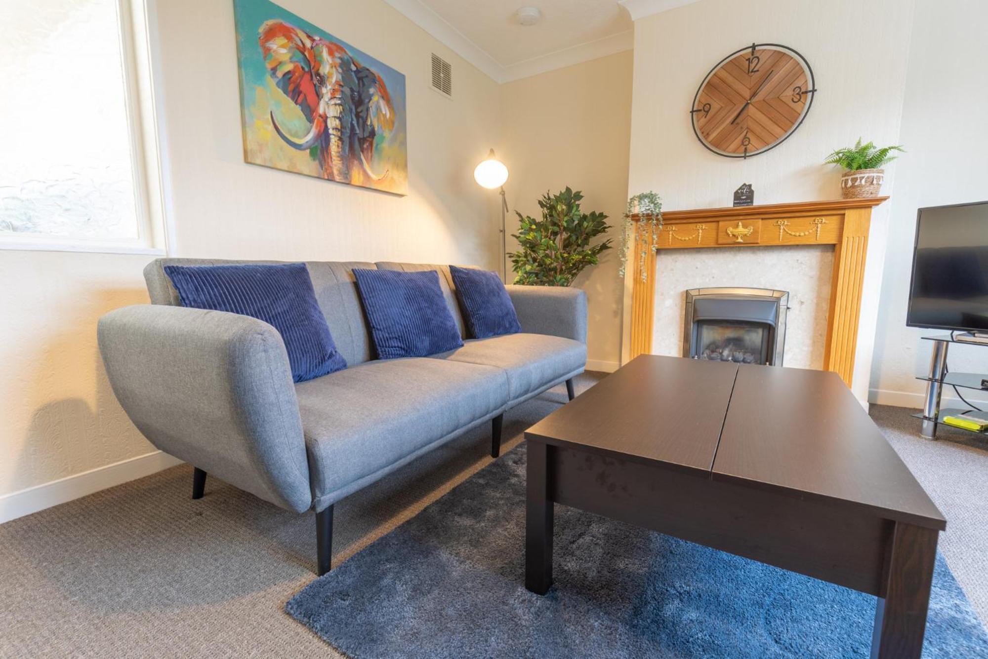 Leconfield Close - Comfy House And Free Parking Кингстън ъпон Хъл Екстериор снимка